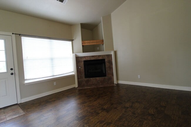 Building Photo - designed for comfort : 3 Bedroom 2 Bath