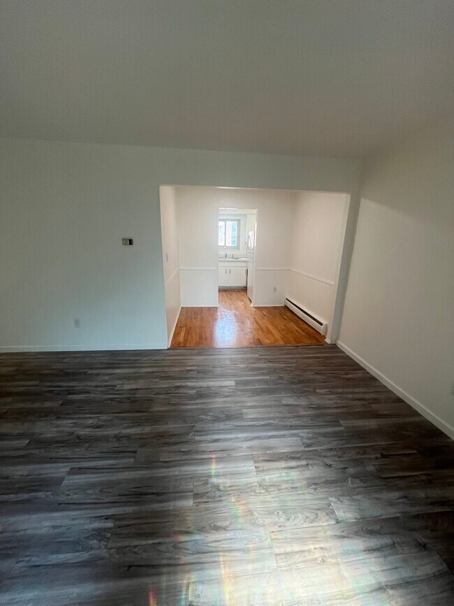 Building Photo - 2655 E Maple Rd