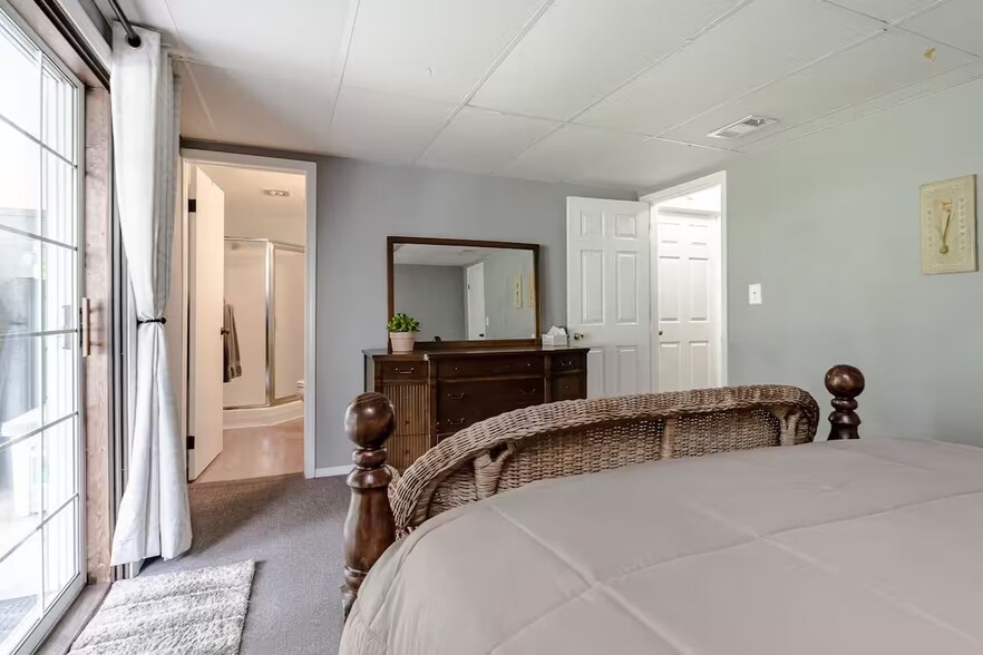 Bedroom W/ private bath - 18164 Swiss Dr