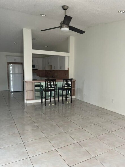 Building Photo - 4423 Woodstock Dr