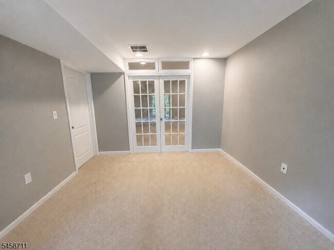 Building Photo - 93 Autumn Ln