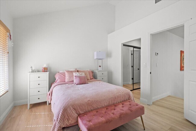 Building Photo - Modern, Elegant Fully Furnished 3 Bedroom Home in Spanish Trails