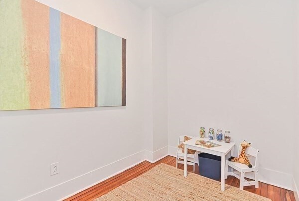 Building Photo - 28 Inman St