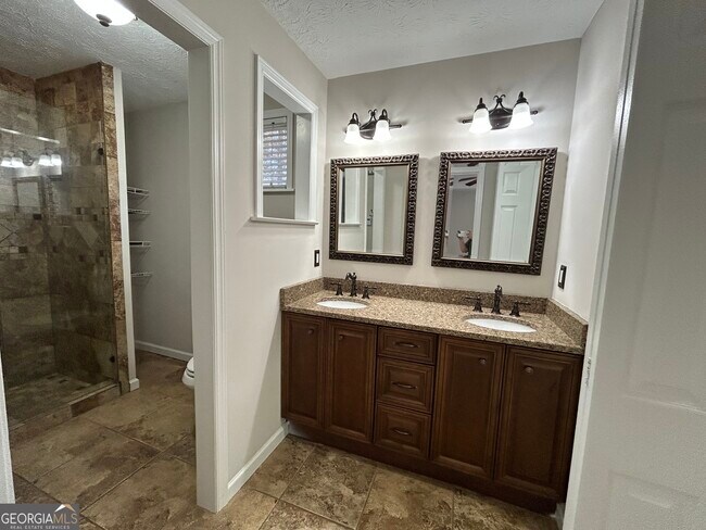 Building Photo - 240 White Pines Dr