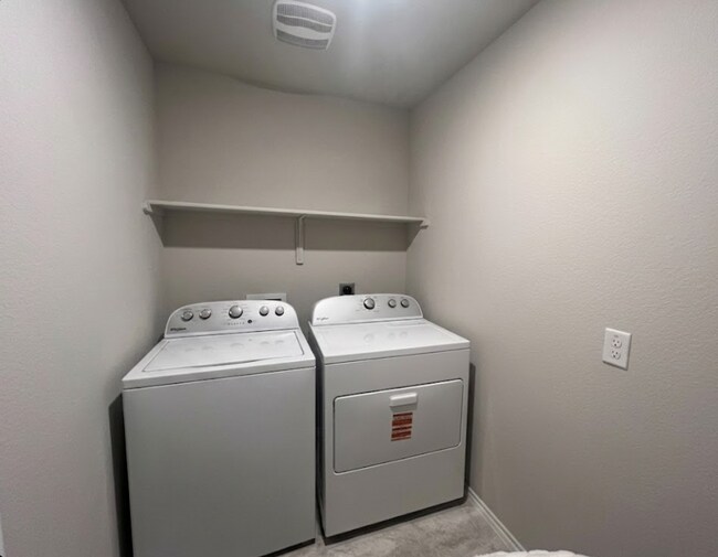 Building Photo - AVAILABLE JUNE 3RD ; APPLY ON OUR WEBSITE TODAY!!