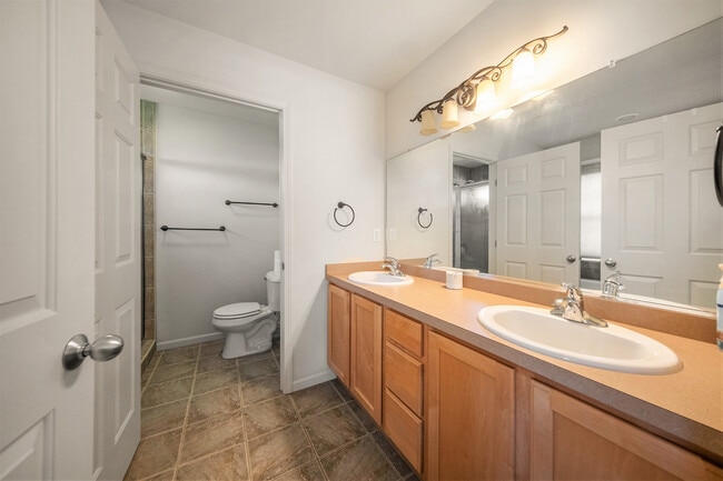 Building Photo - 403 Pembroke-