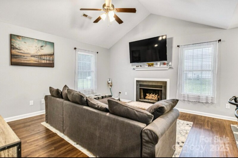 Building Photo - 124 Cedarcroft Dr