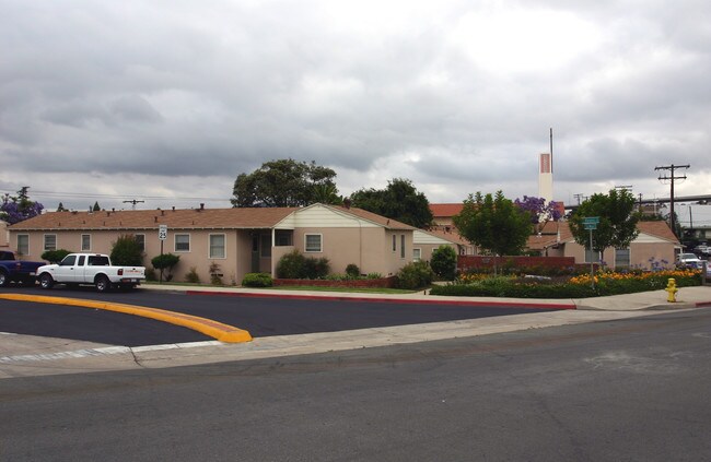 Building Photo - La Mesa Villas