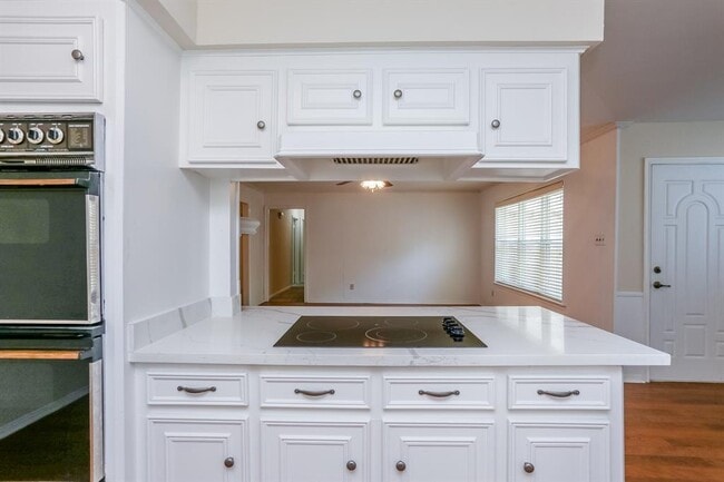 Building Photo - 8215 Wimbledon Ln