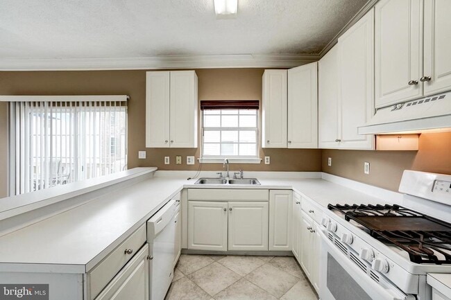 Building Photo - 6352 Dakine Cir