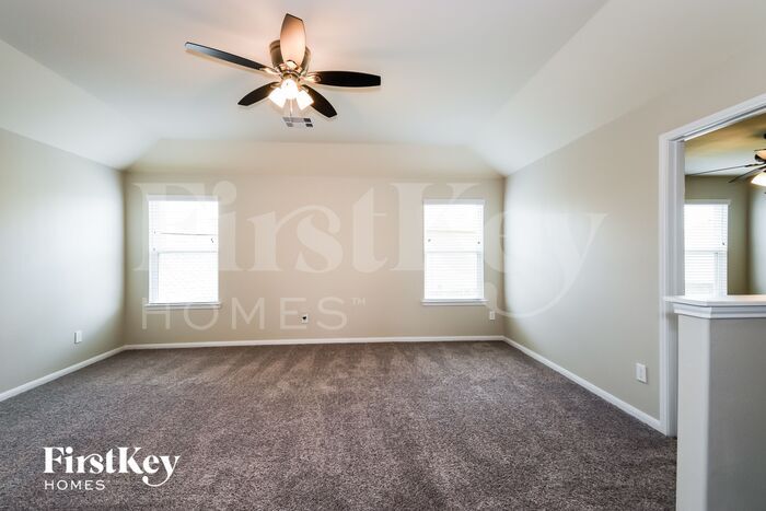 Building Photo - 32711 Oak Heights Ln