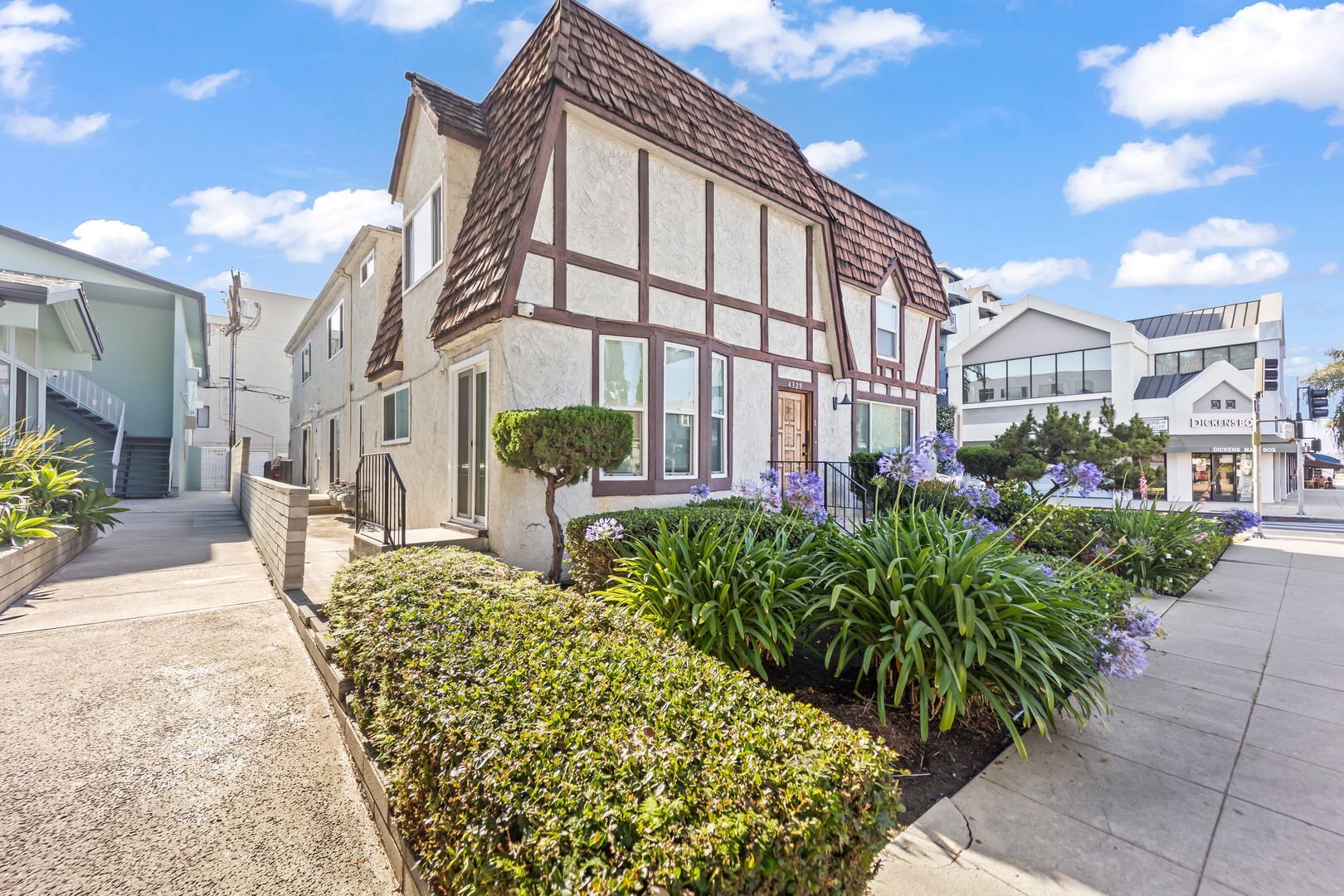 Building Photo - 4329 Van Nuys Blvd