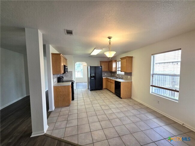 Building Photo - 2402 Mikulec Dr