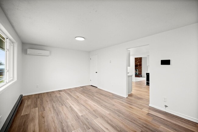 Building Photo - Great Location! - 3 Bedroom Valley Home!