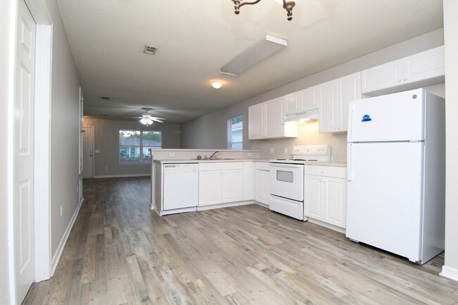 Building Photo - 3 Bedroom, 2 Bath Patio Home with Garage &...