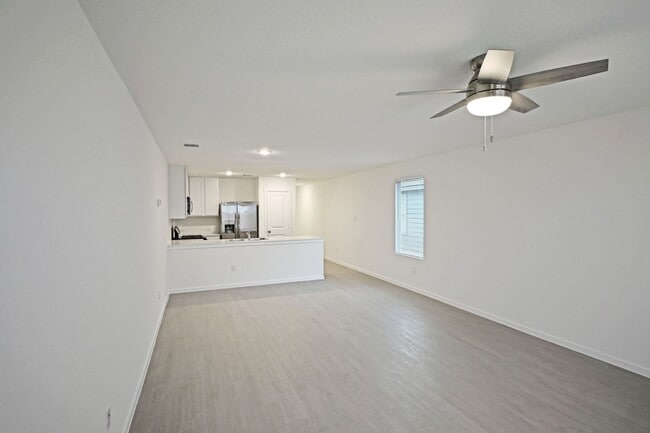 Building Photo - 2415 Shady Grv