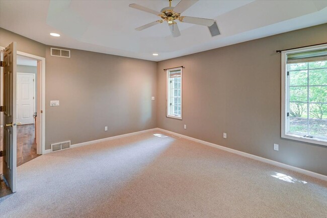 Building Photo - Beautifully updated 4 bedroom home in Southbridge, Waunakee