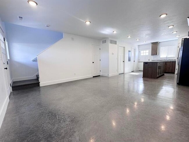 Building Photo - 1720 E Main St