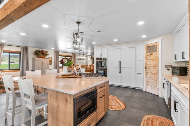 Building Photo - Sedalia Oasis on 8+ Acres