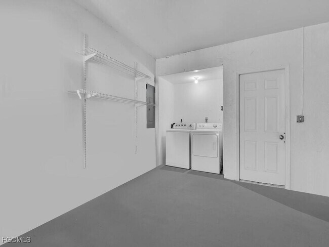 Building Photo - 1931 SW 36th Terrace