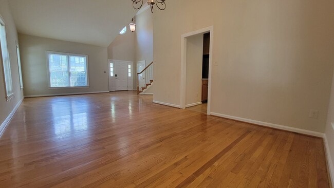 Building Photo - Stunning and Spacious 5 Bed 4 Bath Colonia...