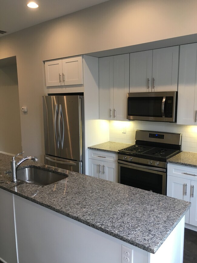 Building Photo - 1515 N Mascher St