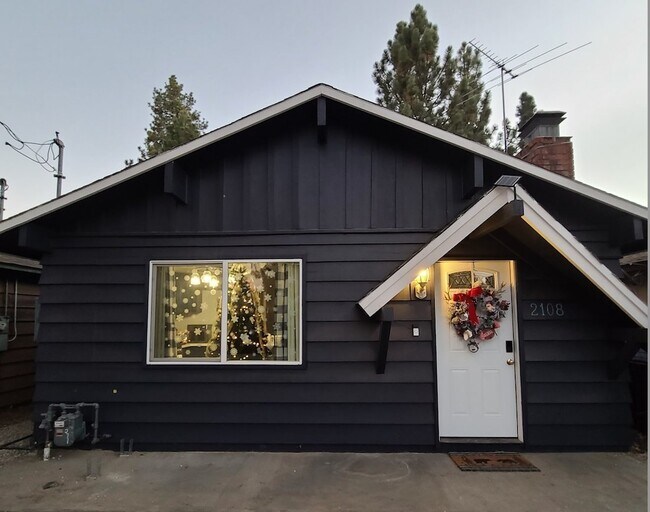 Building Photo - 2108 4th Ln