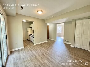 Building Photo - Extremely spacious 3-bed townhome in Dalla...