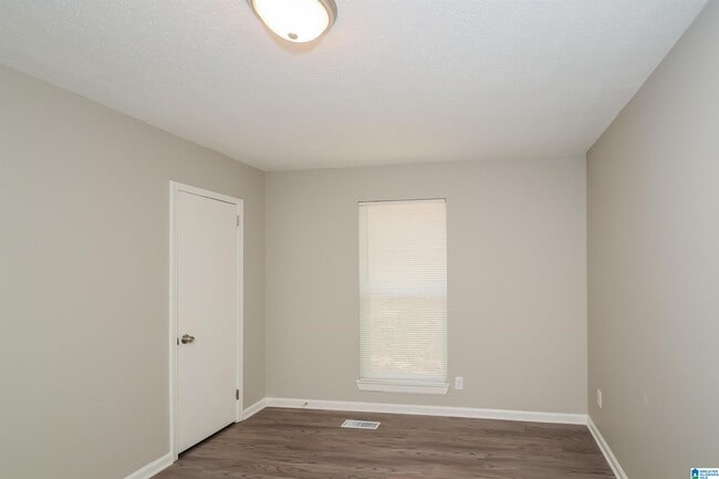 Building Photo - 1037 Medina Dr