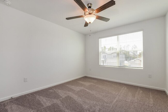 Building Photo - 2084 Hemingway Cir