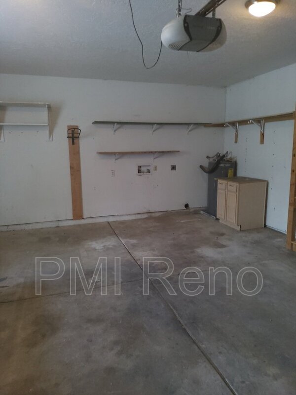 Building Photo - 6440 Lotus St
