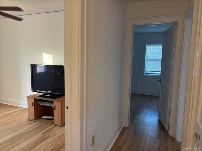 Building Photo - 82 Putnam Ave