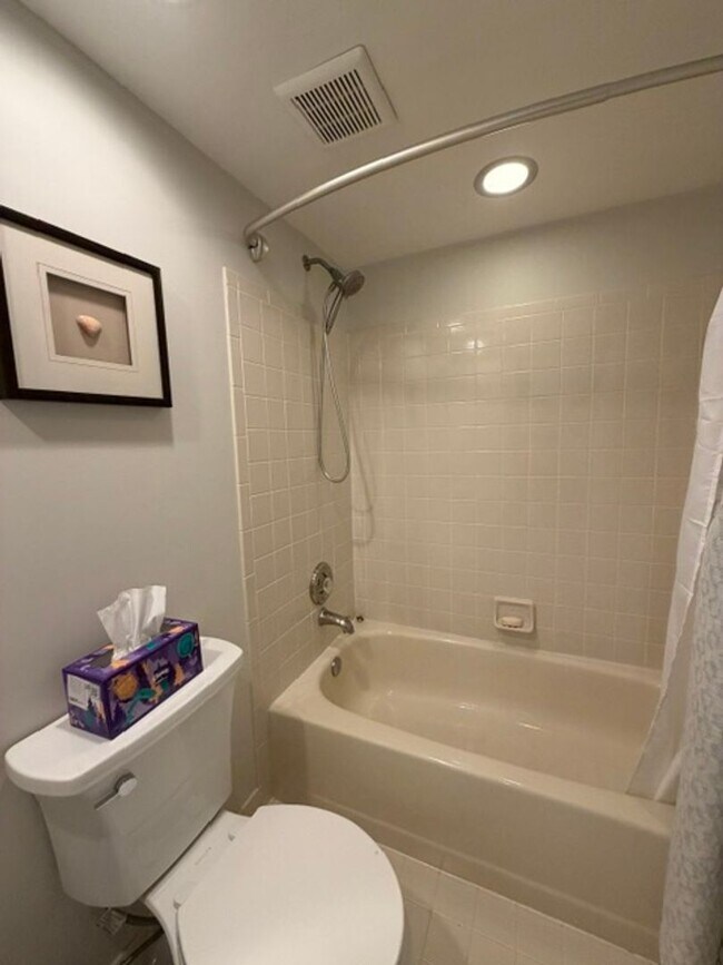 Building Photo - SPACIOUS SF HOME IN GERMANTOWN