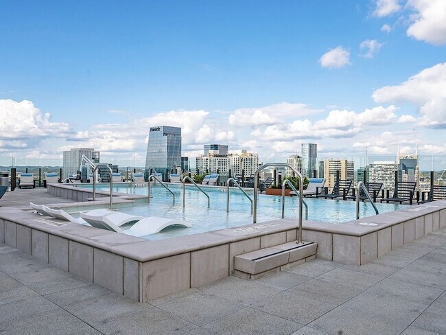 Building Photo - 1212 Demonbreun St