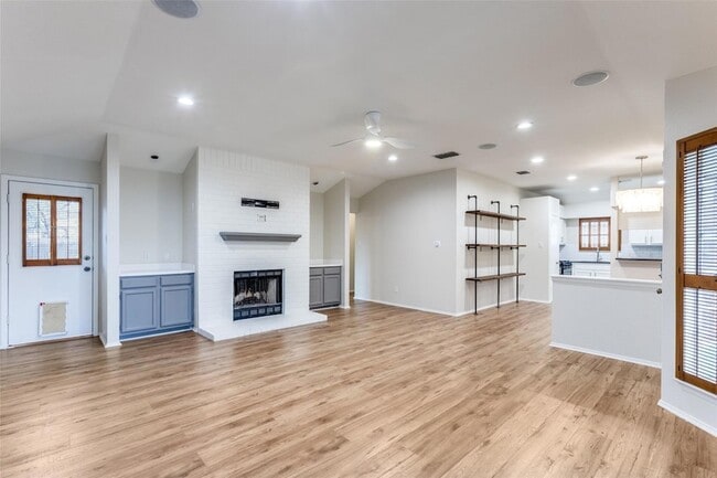 Building Photo - 900 Angleton Cove