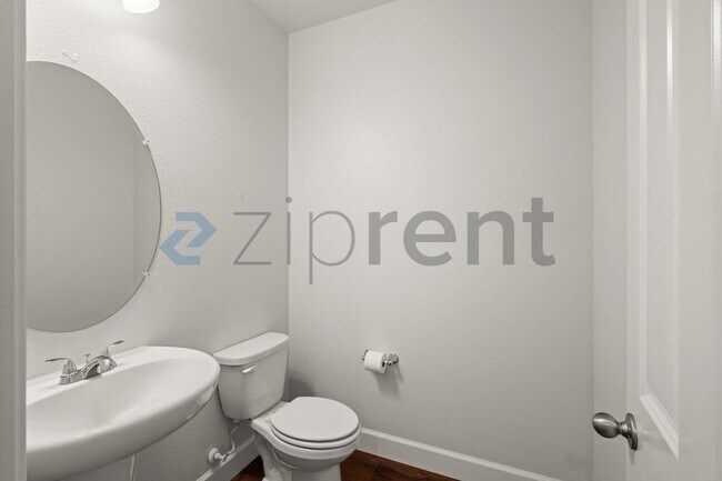 Building Photo - 1465 Blossom Way