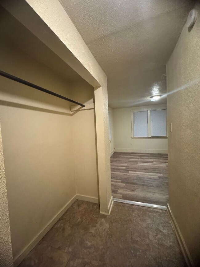 Building Photo - Spacious home in Clyde