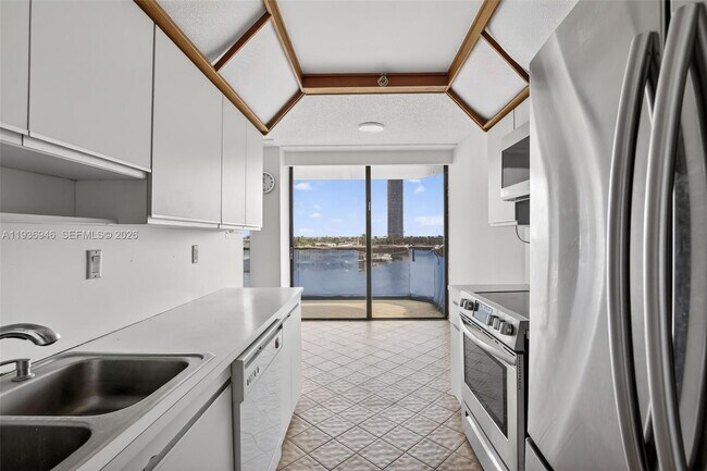 Building Photo - 19707 Turnberry Way