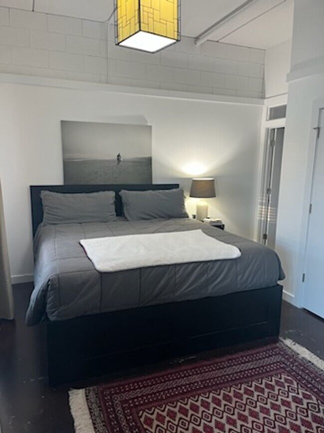 Building Photo - Beach Borough