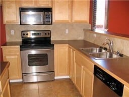 Building Photo - Fabulous 3 bed home in sought after Rock Creek Meadows!