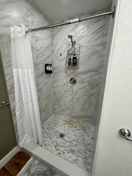 Building Photo - 402 Hillside Ave