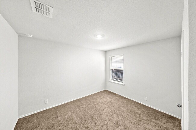 Building Photo - New Rental Alert! 2 Weeks Free Rent with 15 Month Lease