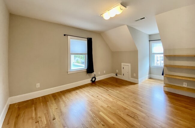 Building Photo - 305 Mallard Ave