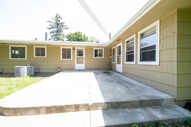 Building Photo - 10130 Fremont Ave S