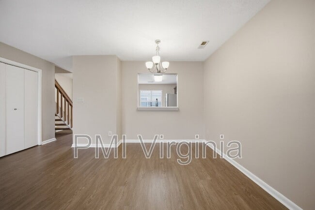 Building Photo - 5140 Glenwood Way
