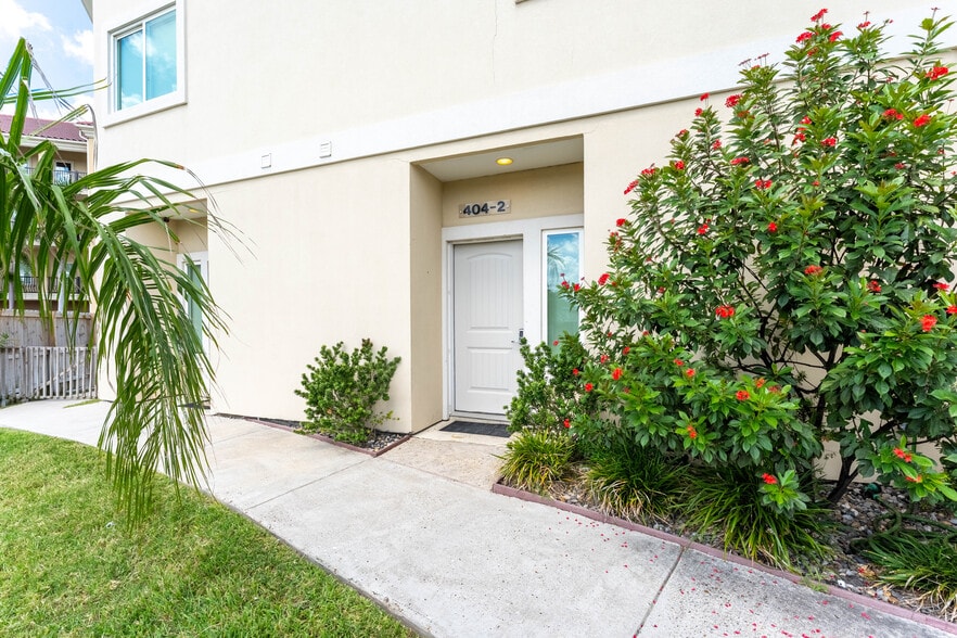 Building Photo - 404 N Tarnava St