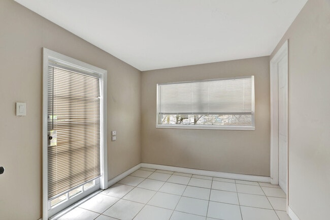 Building Photo - 3208 NE 8th Ct