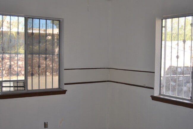 Building Photo - 321 Arisano Dr