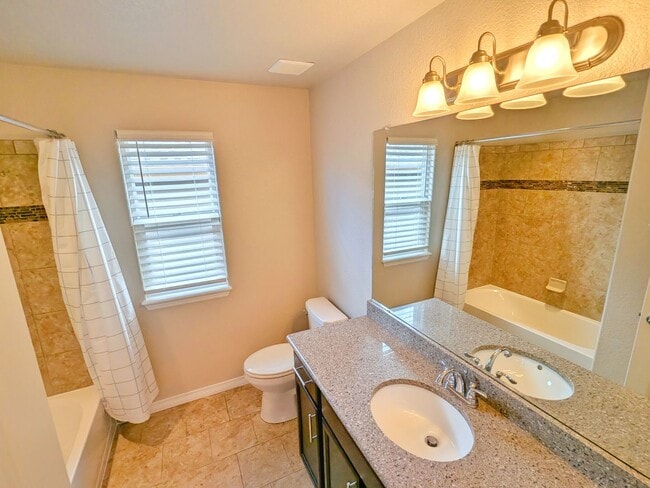 Building Photo - 5 Bedroom Three Bathroom Single Family Home in Monument