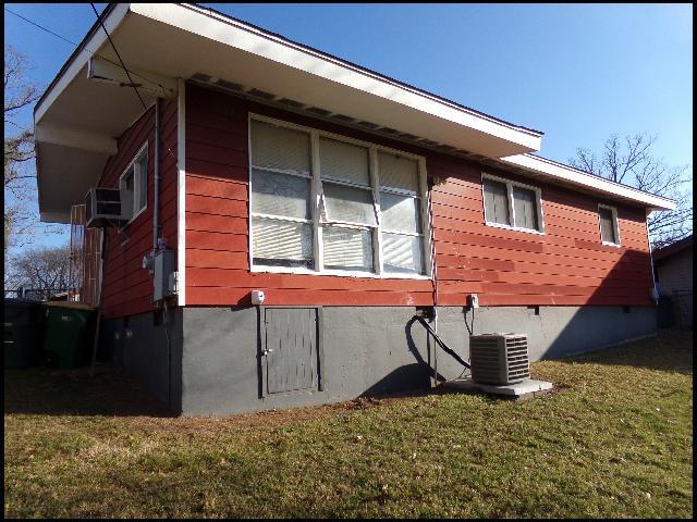 Building Photo - 1215 W 37th St